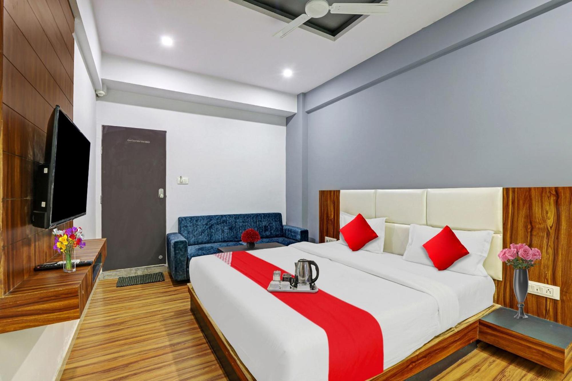 Hotel O Max Surat Esterno foto