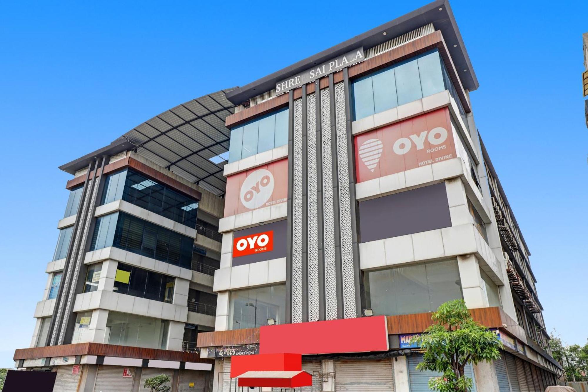 Hotel O Max Surat Esterno foto